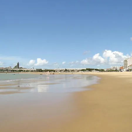 Awesome Apartment In Royan With Wifi *
